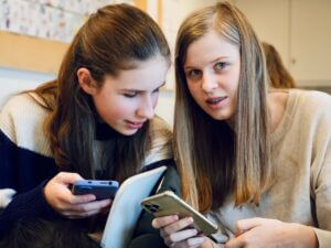 Kinder am Smartphone